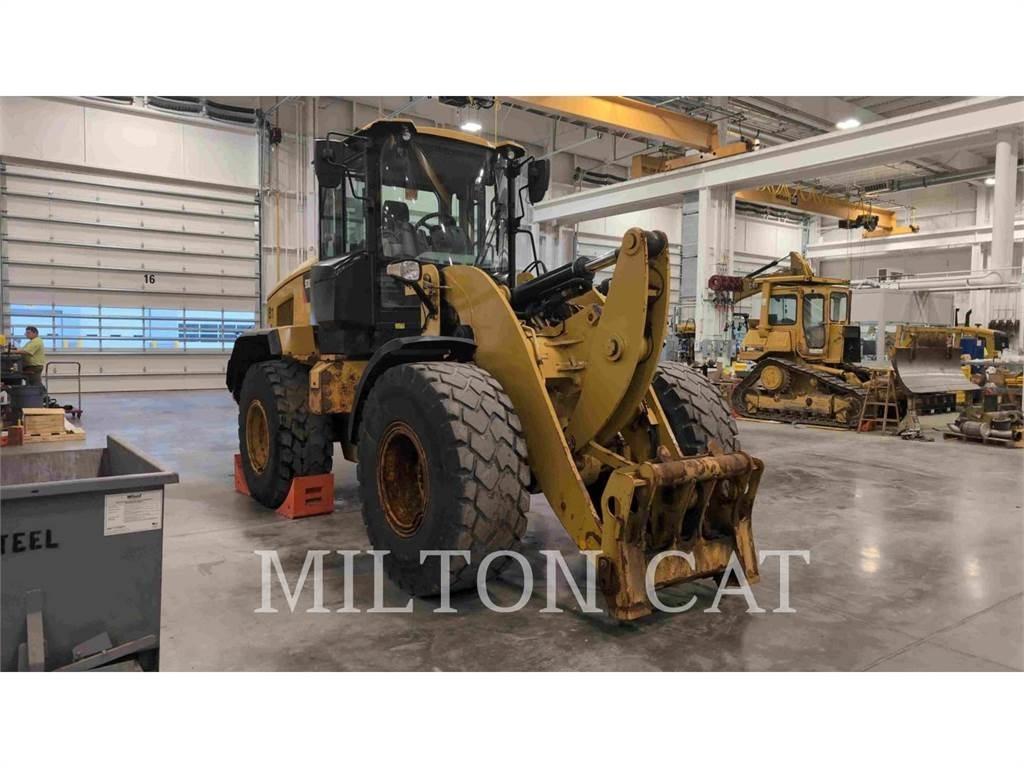CAT 930M Pale gommate