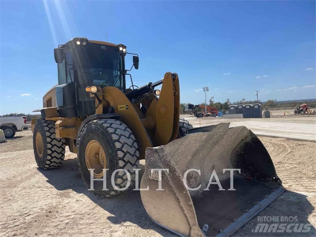 CAT 930M Pale gommate