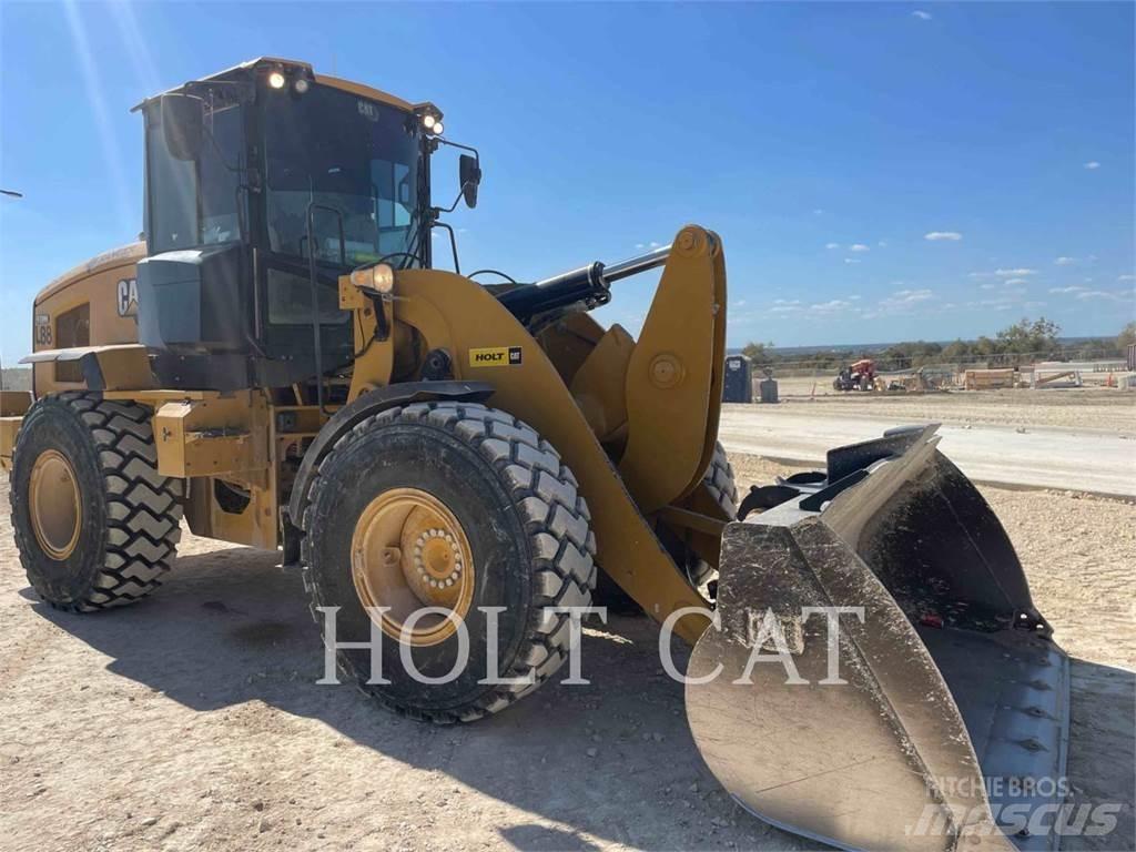 CAT 930M Pale gommate
