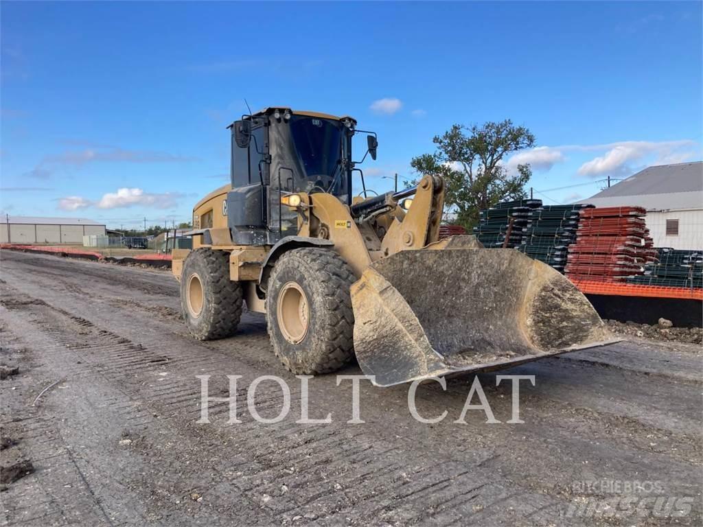 CAT 930M Pale gommate