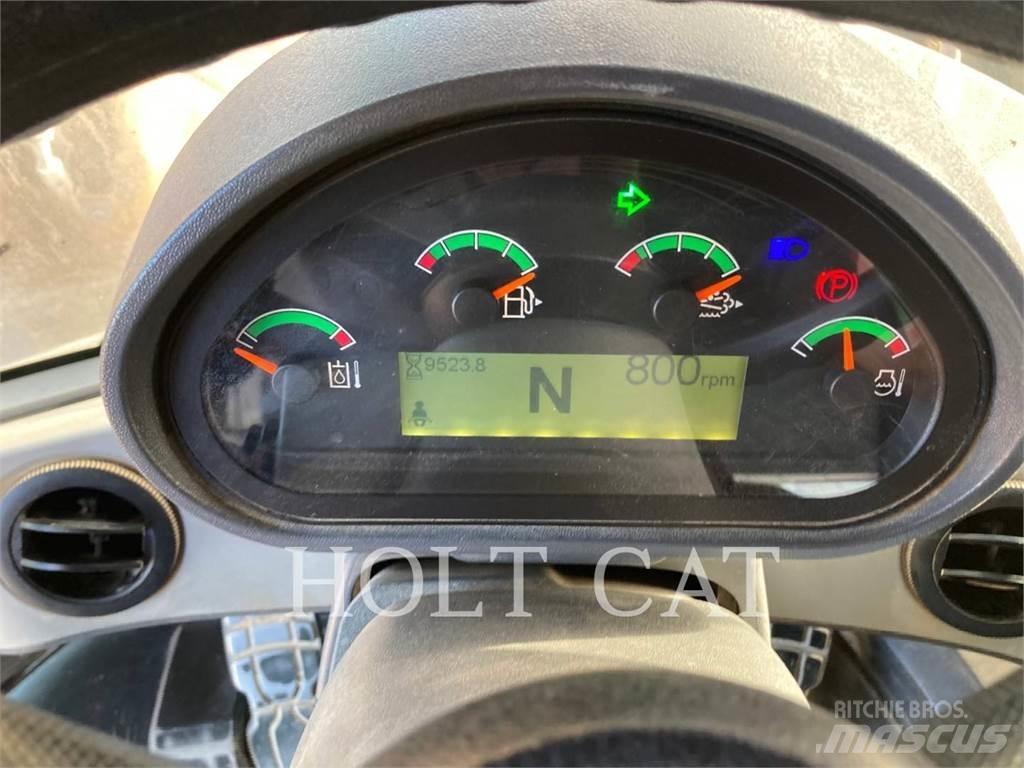 CAT 930M Pale gommate