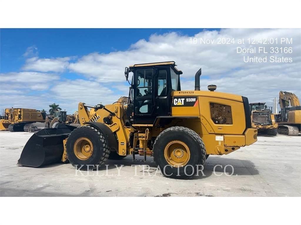 CAT 930M Pale gommate