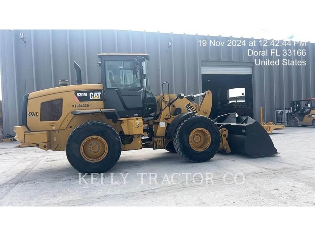CAT 930M Pale gommate