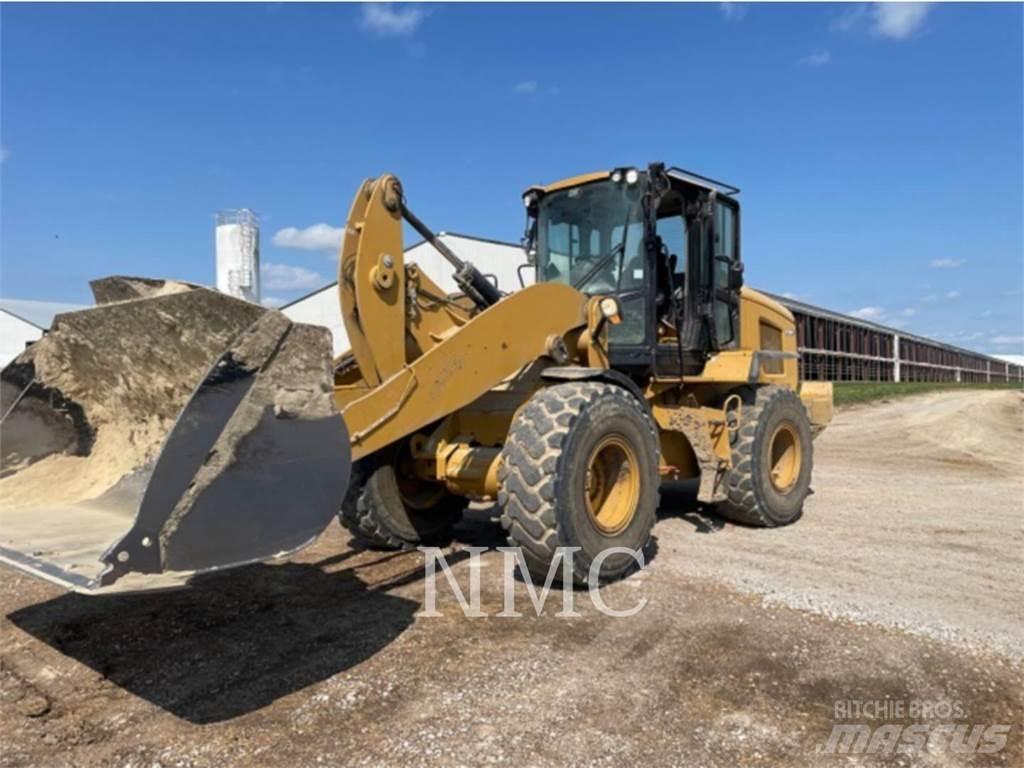 CAT 930M Pale gommate