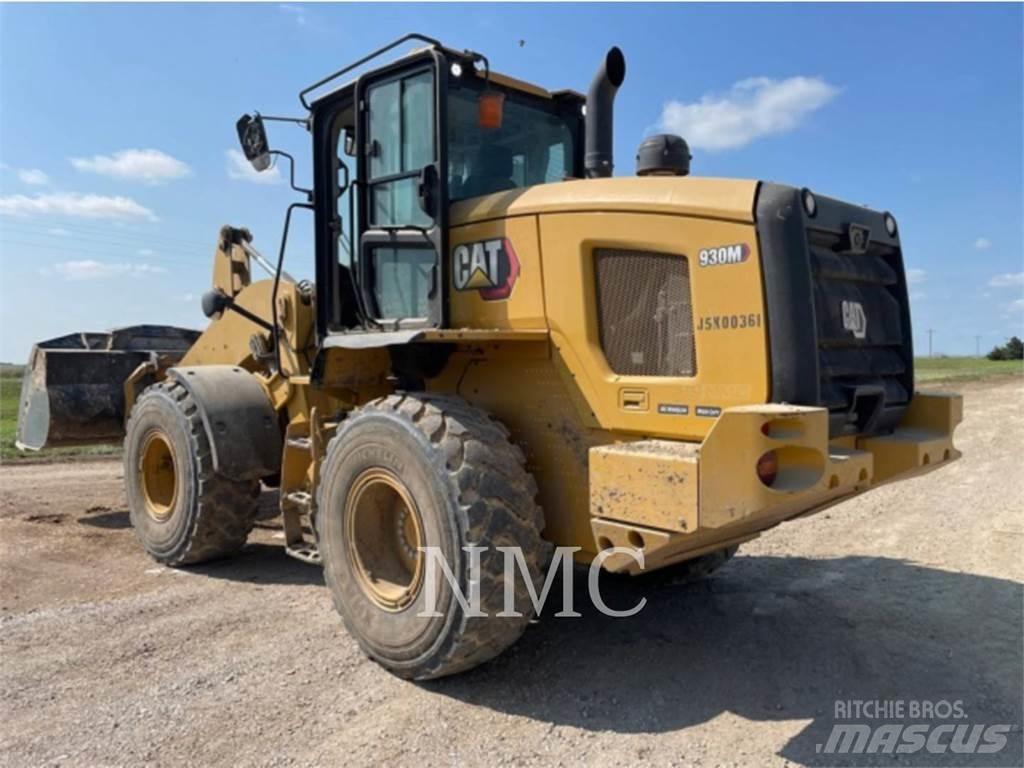 CAT 930M Pale gommate