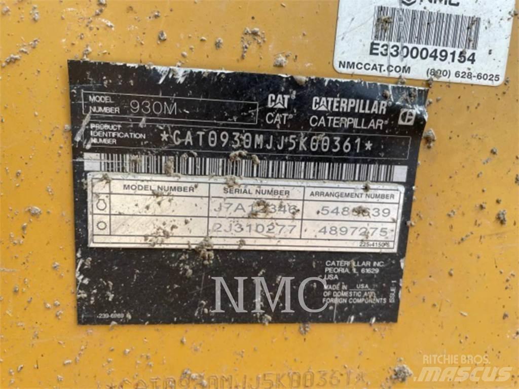 CAT 930M Pale gommate