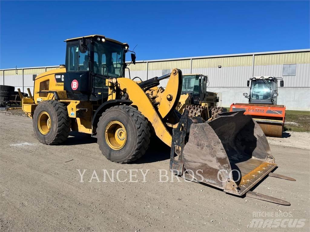 CAT 930M Pale gommate
