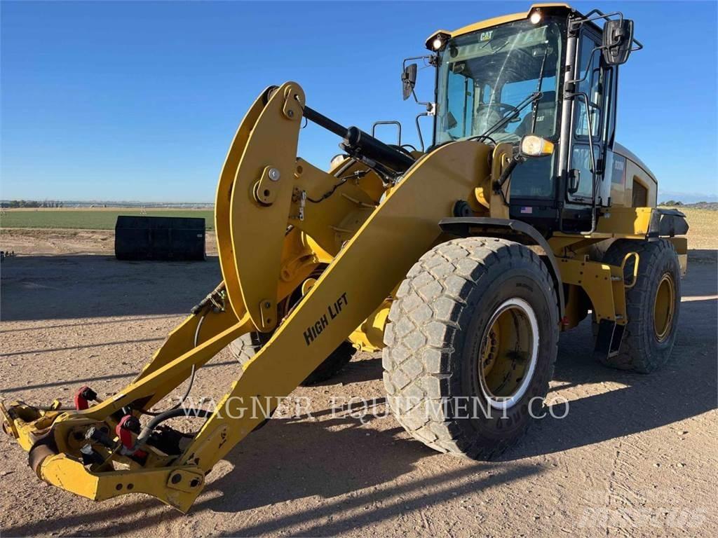 CAT 930M Pale gommate