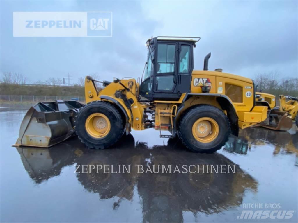 CAT 930M Pale gommate