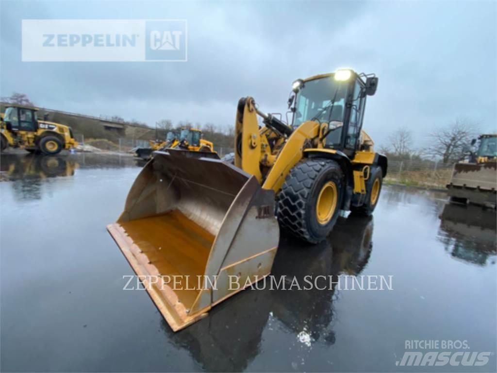 CAT 930M Pale gommate