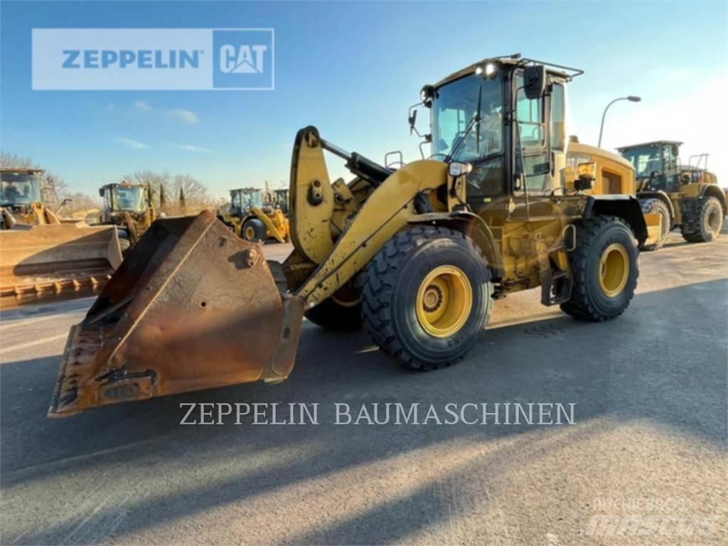 CAT 930M Pale gommate