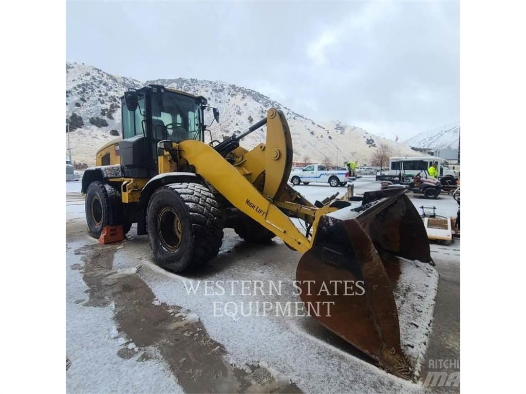 CAT 930M Pale gommate