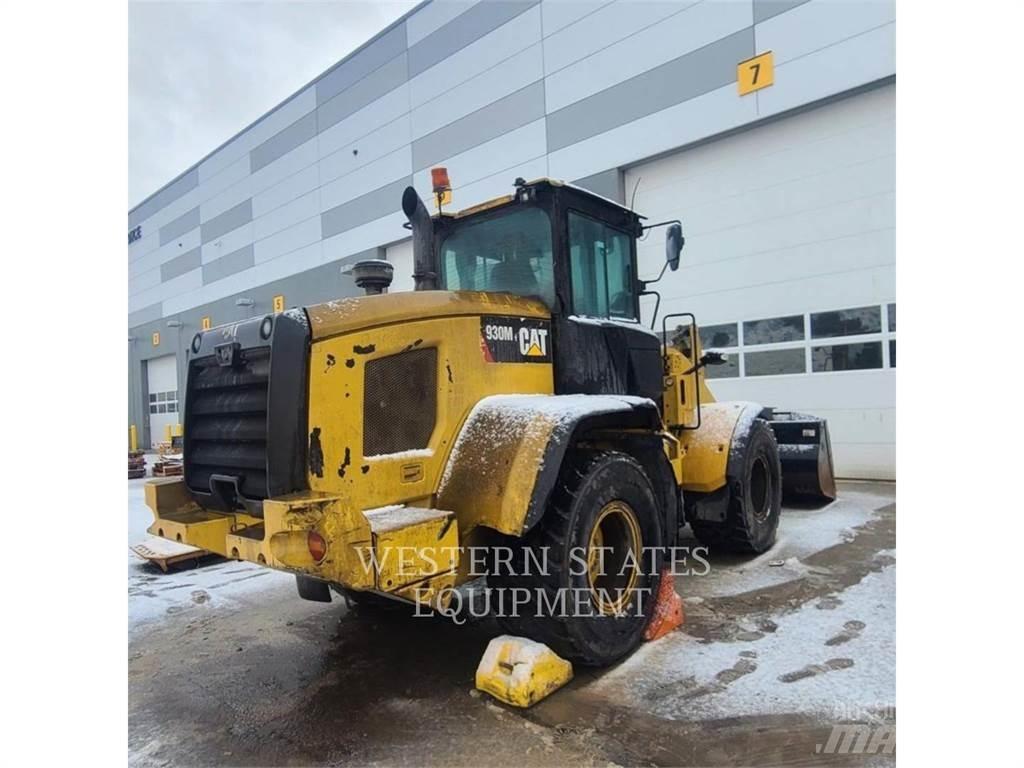 CAT 930M Pale gommate