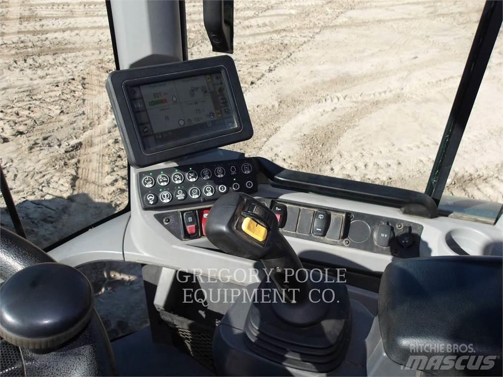 CAT 930M Pale gommate