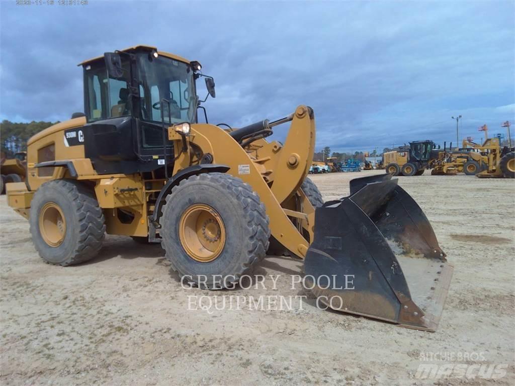 CAT 930M Pale gommate