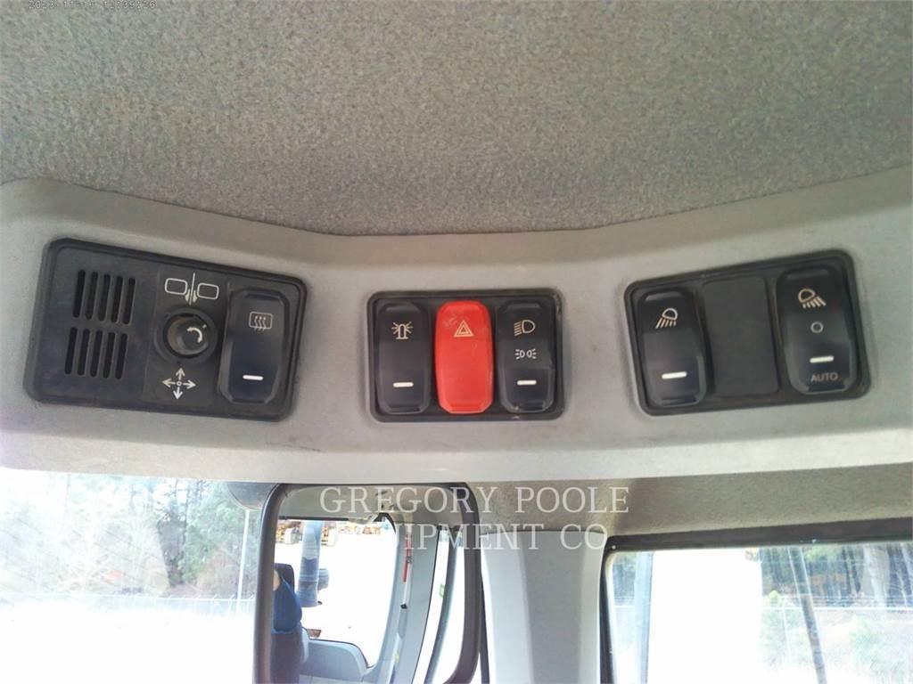 CAT 930M Pale gommate