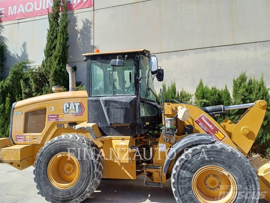 CAT 930M Pale gommate