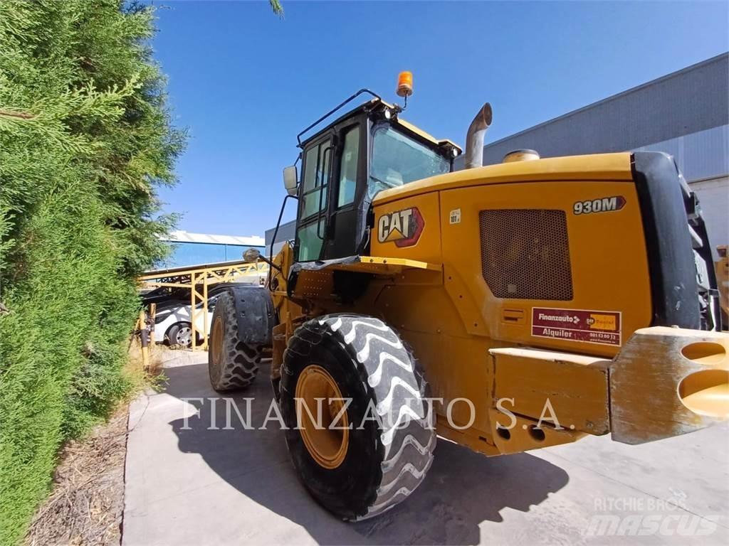 CAT 930M Pale gommate