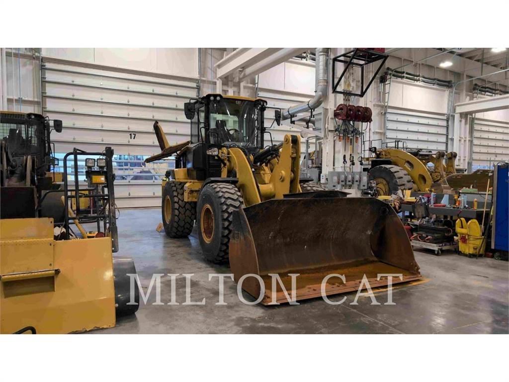 CAT 930M Pale gommate