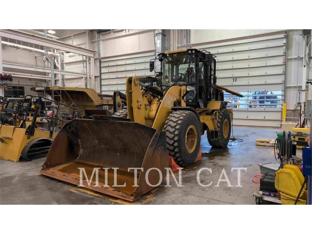 CAT 930M Pale gommate