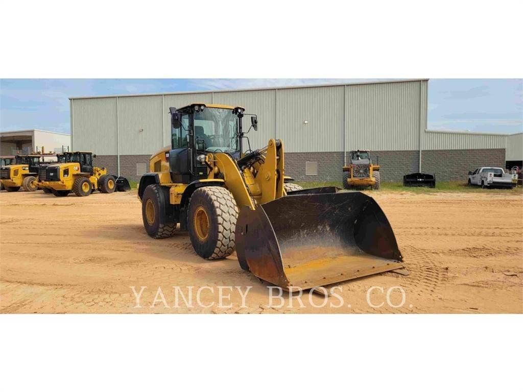 CAT 930M Pale gommate