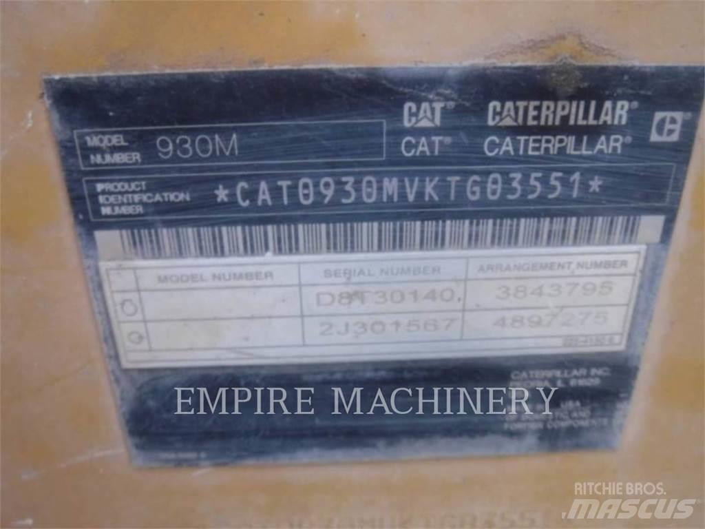 CAT 930M Pale gommate