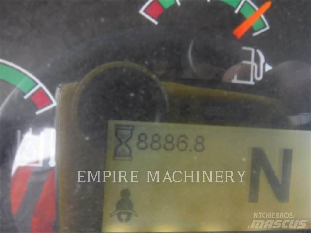 CAT 930M Pale gommate