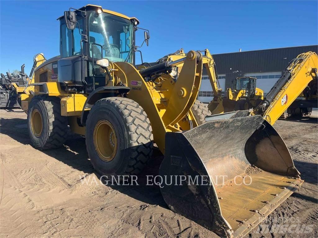 CAT 930M Pale gommate