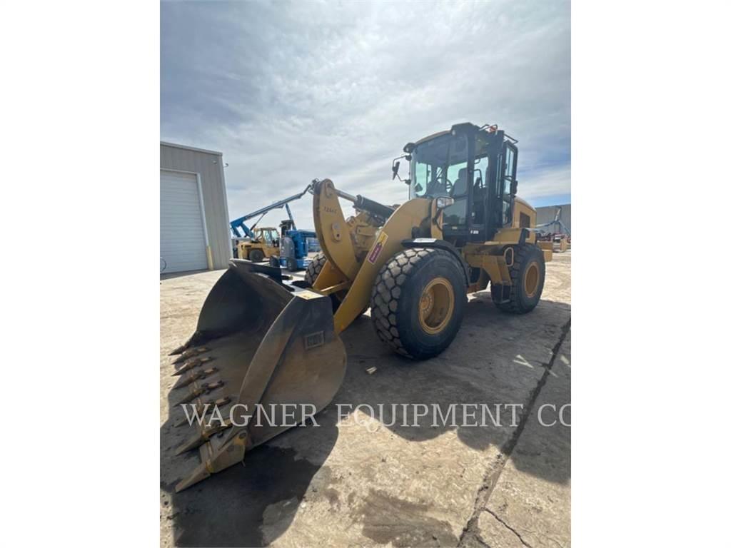 CAT 930M Pale gommate