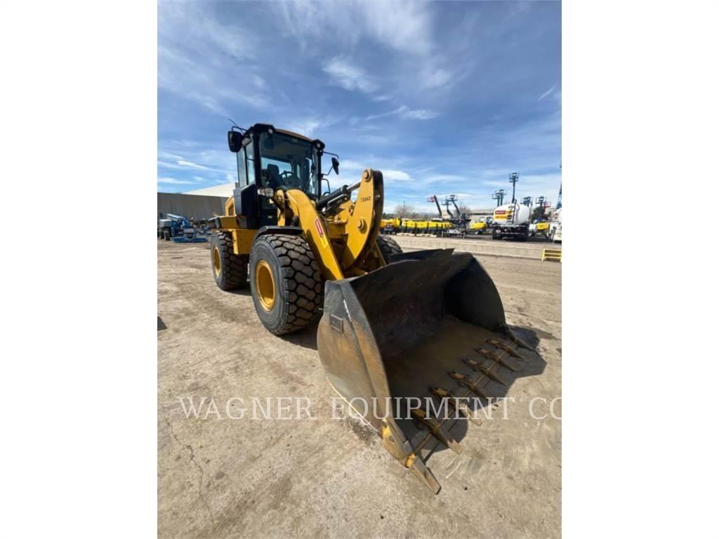 CAT 930M Pale gommate