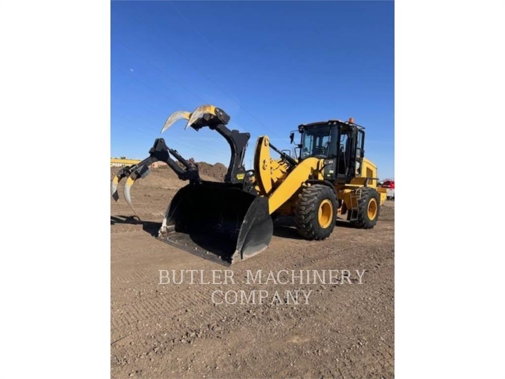 CAT 930M Pale gommate