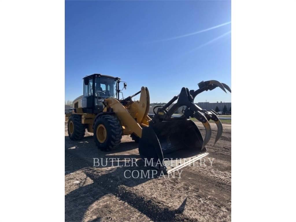 CAT 930M Pale gommate