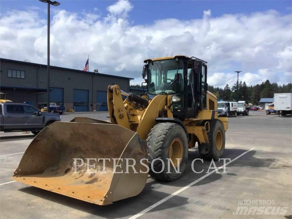 CAT 930M Pale gommate