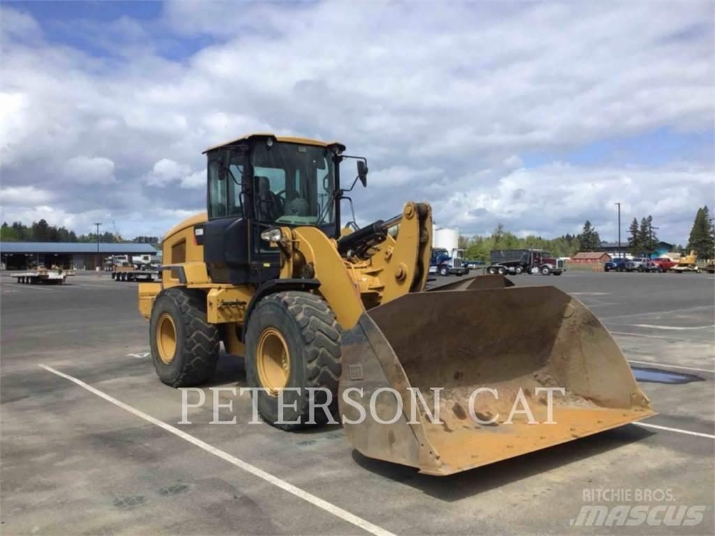 CAT 930M Pale gommate