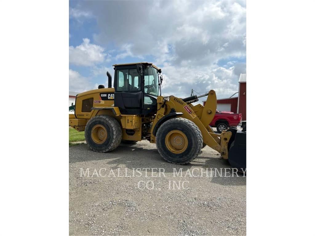 CAT 930M Pale gommate