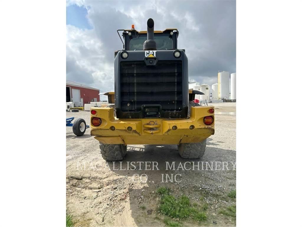 CAT 930M Pale gommate