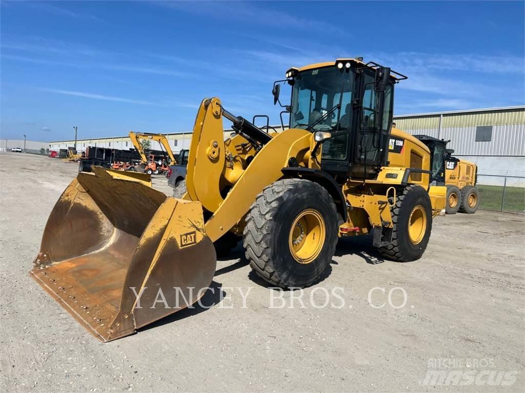 CAT 930M Pale gommate