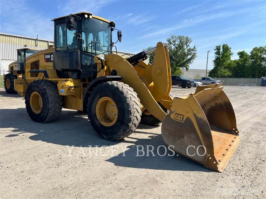 CAT 930M Pale gommate