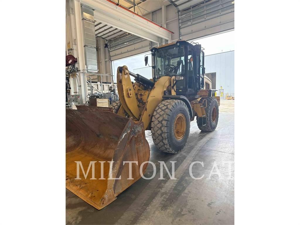 CAT 930M Pale gommate