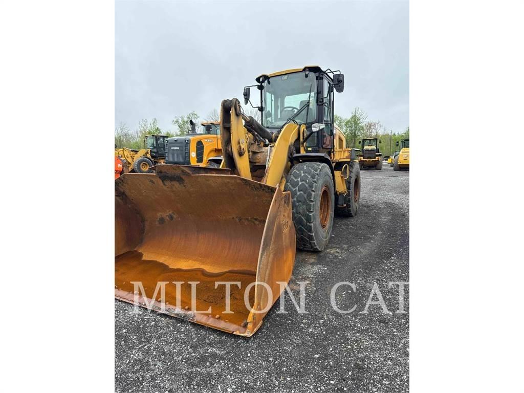 CAT 930M Pale gommate