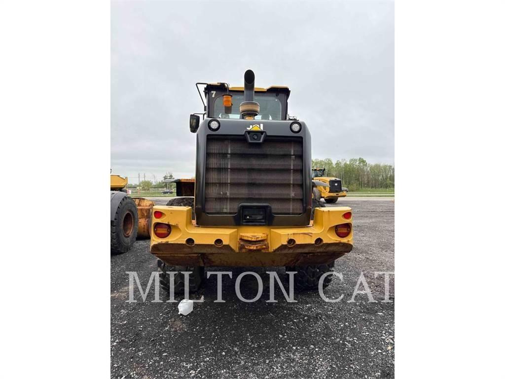 CAT 930M Pale gommate