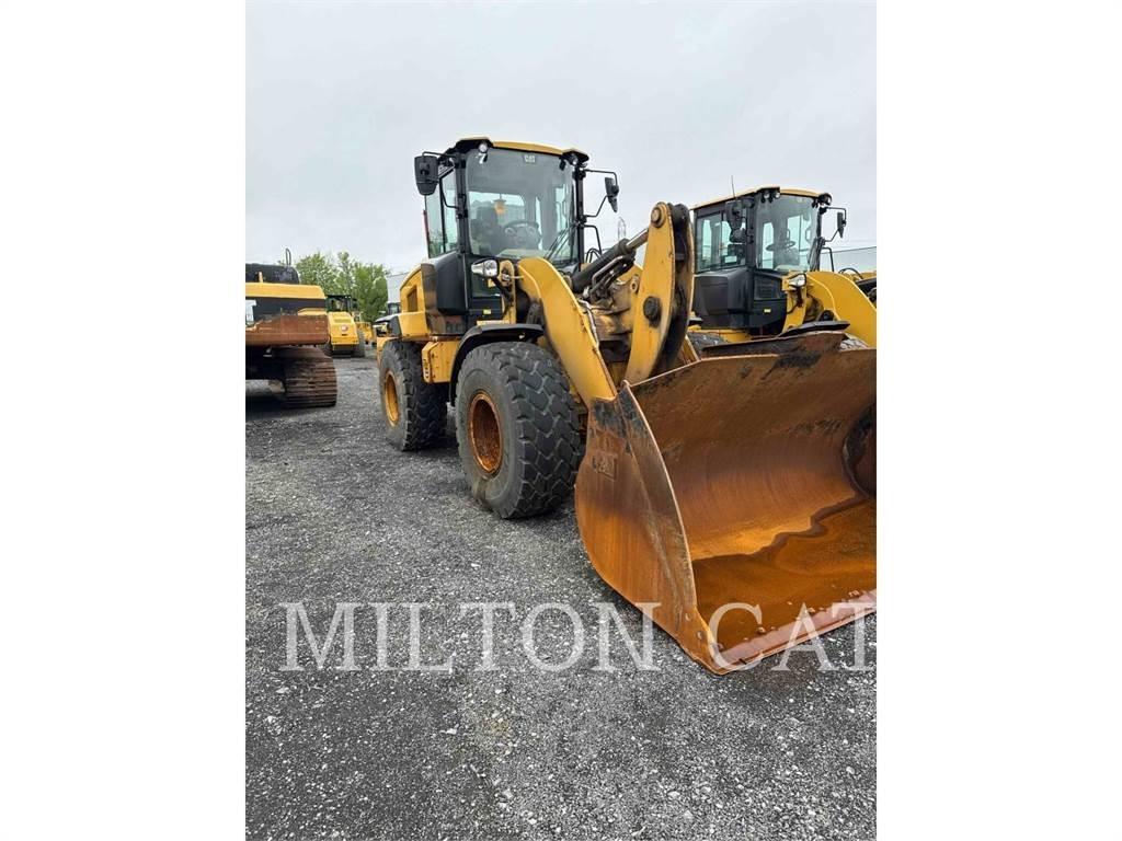 CAT 930M Pale gommate