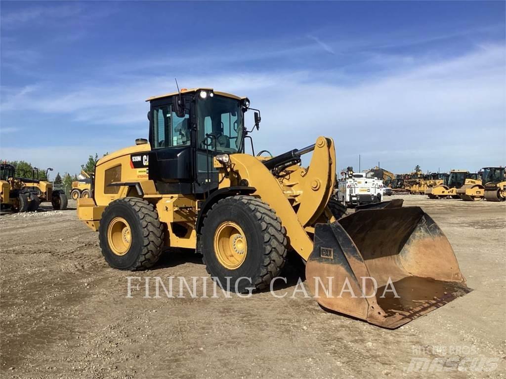 CAT 930M Pale gommate