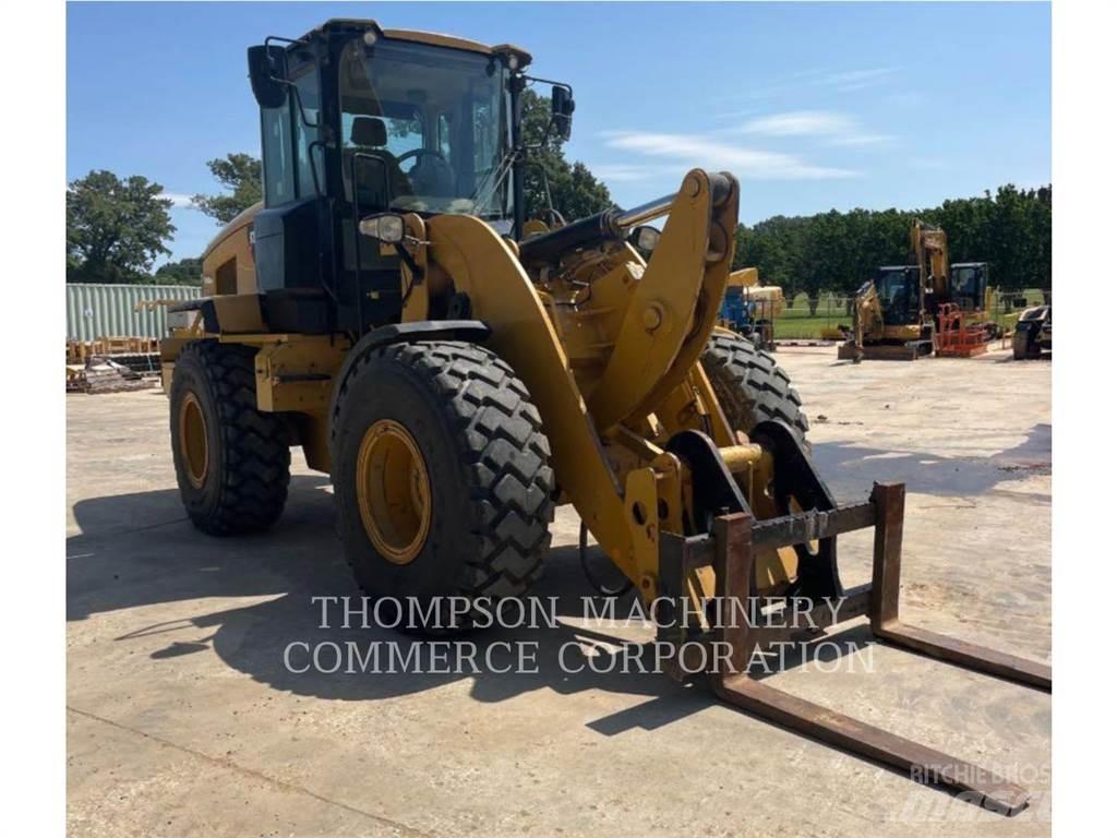 CAT 930M Pale gommate