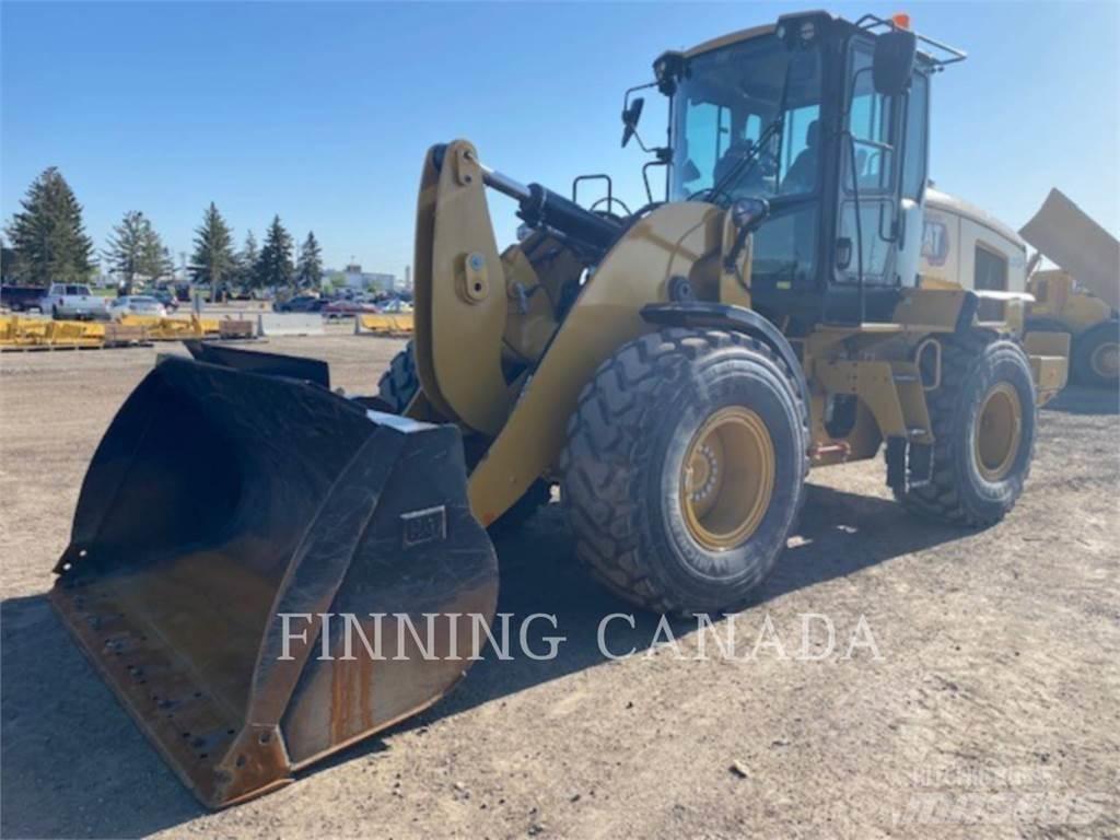 CAT 930M Pale gommate