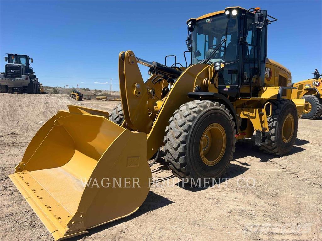 CAT 930M Pale gommate