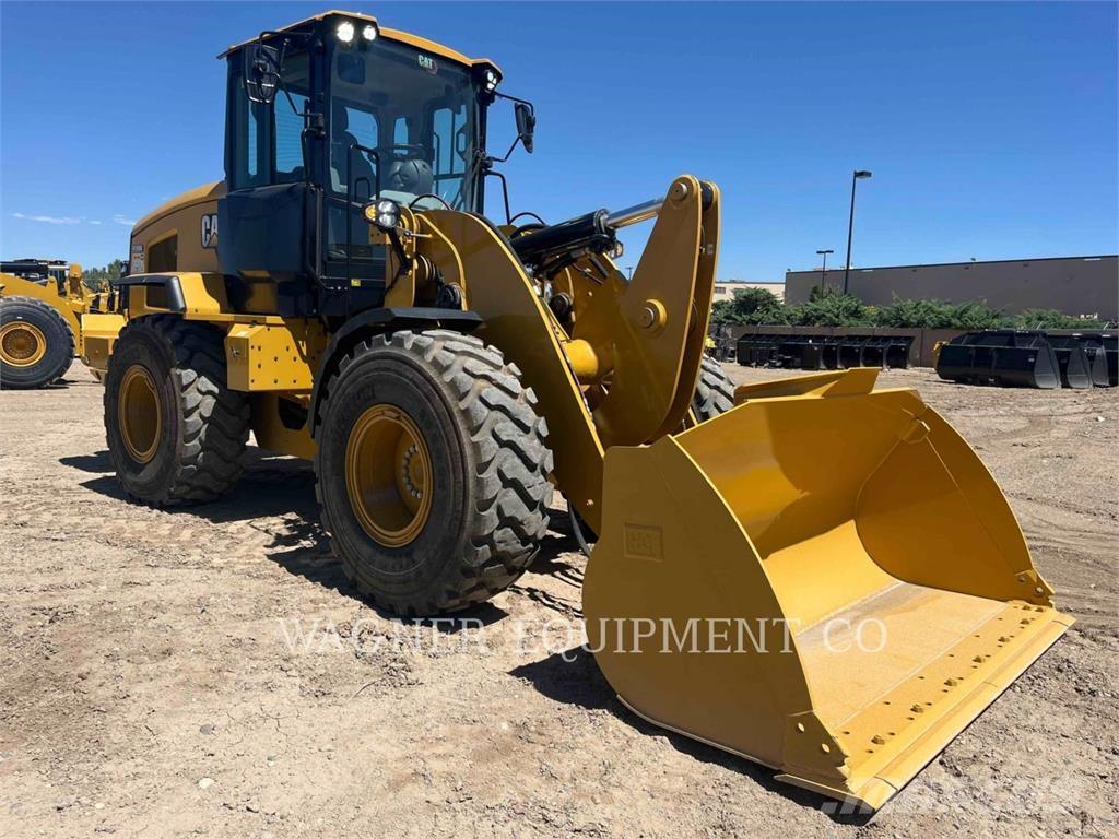 CAT 930M Pale gommate