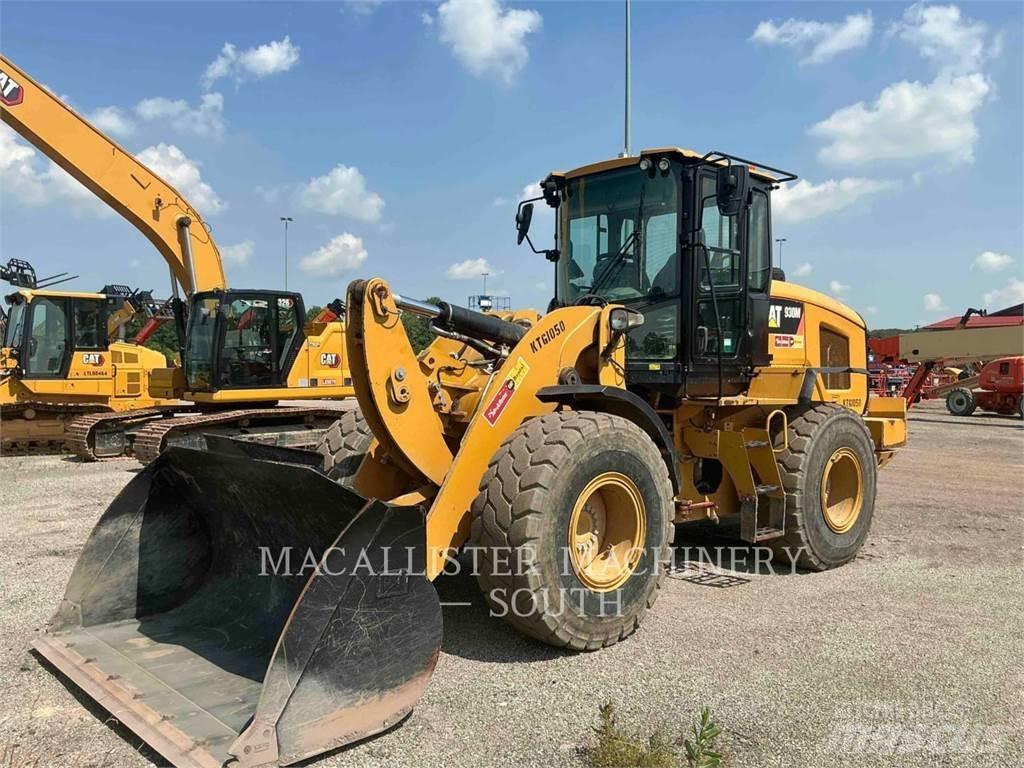 CAT 930M Pale gommate