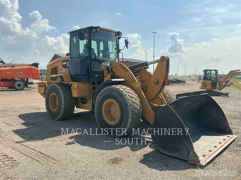 CAT 930M Pale gommate