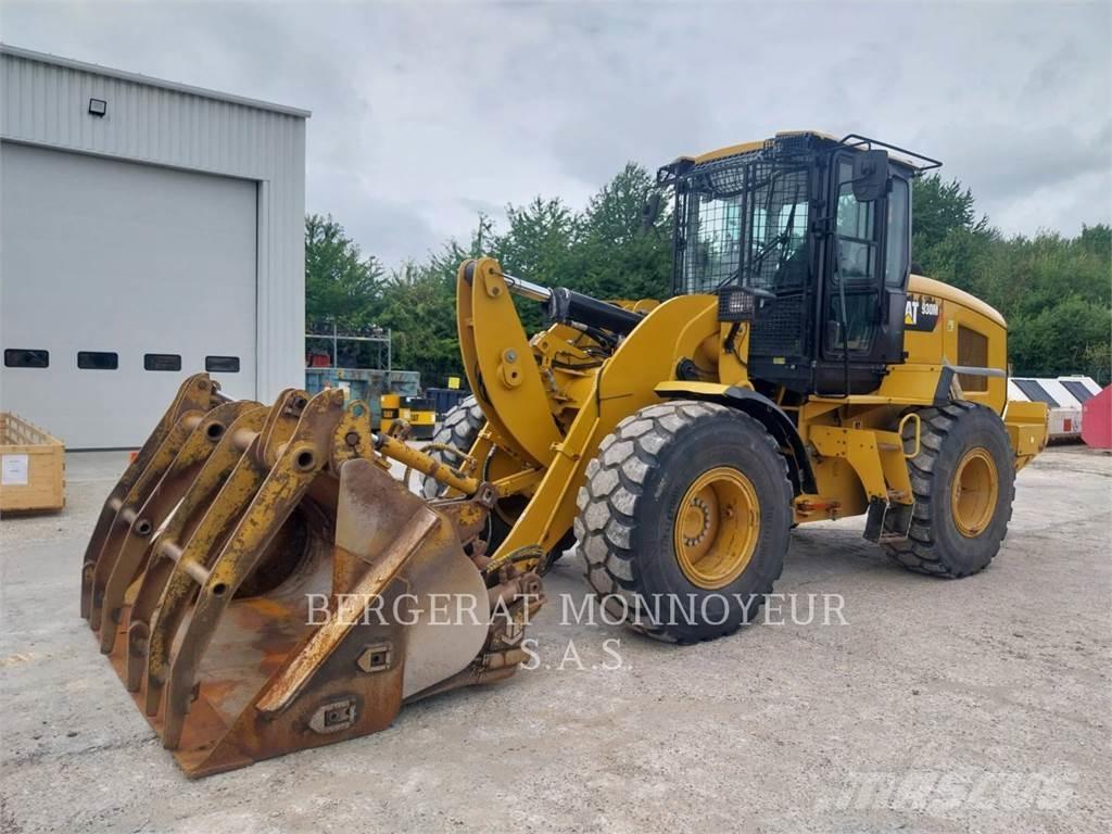 CAT 930M Pale gommate